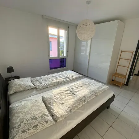 Διαμέρισμα Schone 4.5-zimmerwohnung Mit Sicht Ins Grune