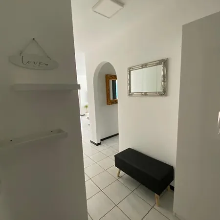 Schone 4.5-zimmerwohnung Mit Sicht Ins Grune * Λοκάρνο