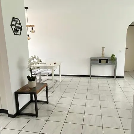 Schone 4.5-zimmerwohnung Mit Sicht Ins Grune Διαμέρισμα *