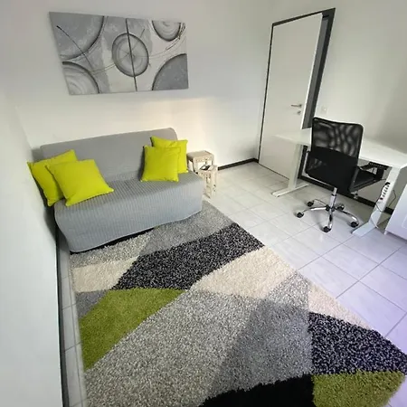 Schone 4.5-zimmerwohnung Mit Sicht Ins Grune Διαμέρισμα